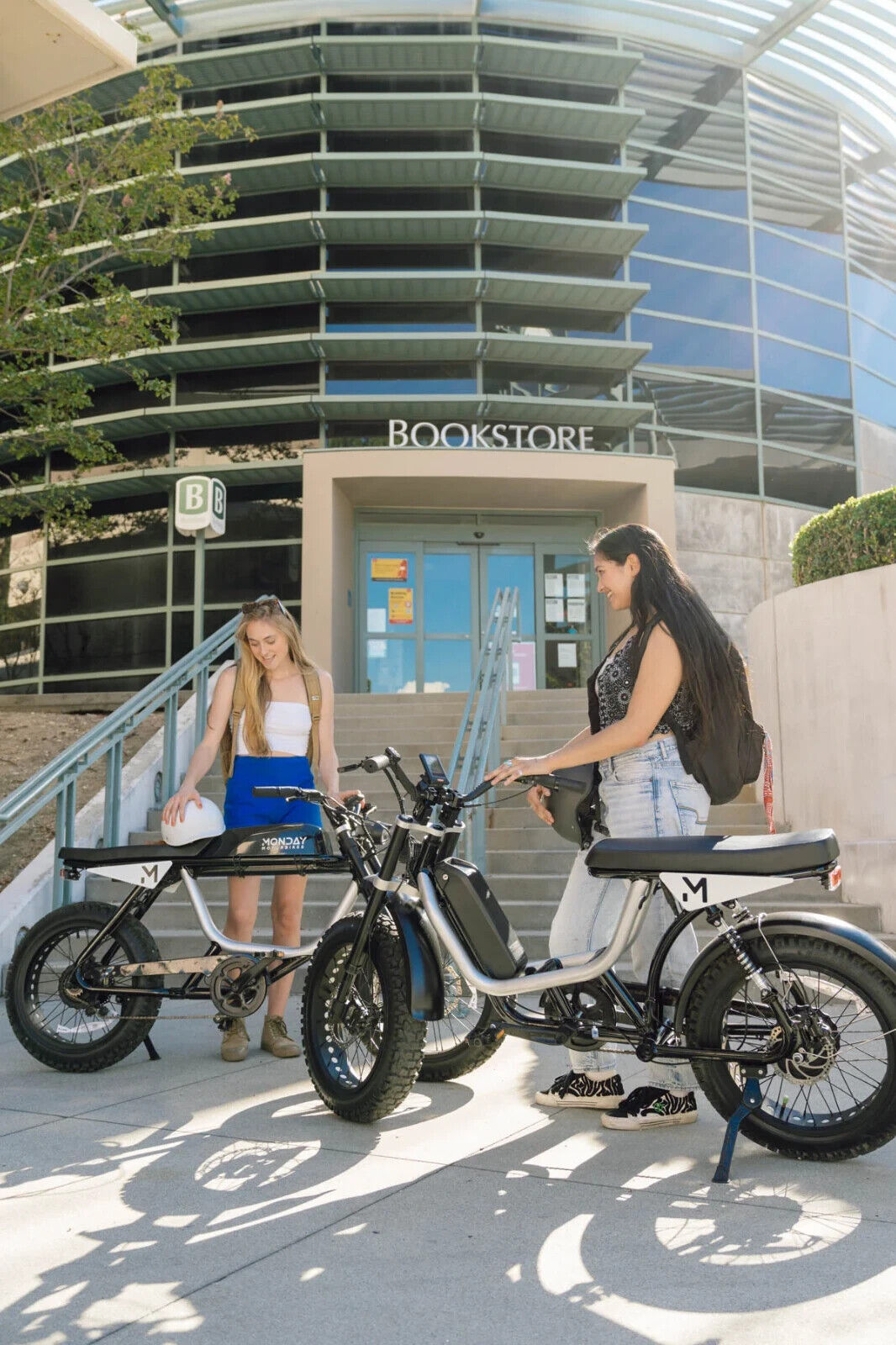 Monday Motorbikes Presidio 750W Electric Bike Teal/Midnight Black